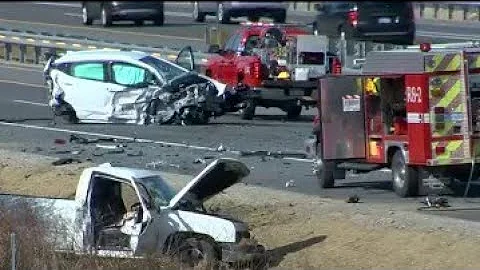 2 killed, 4 injured in 5-vehicle crash
