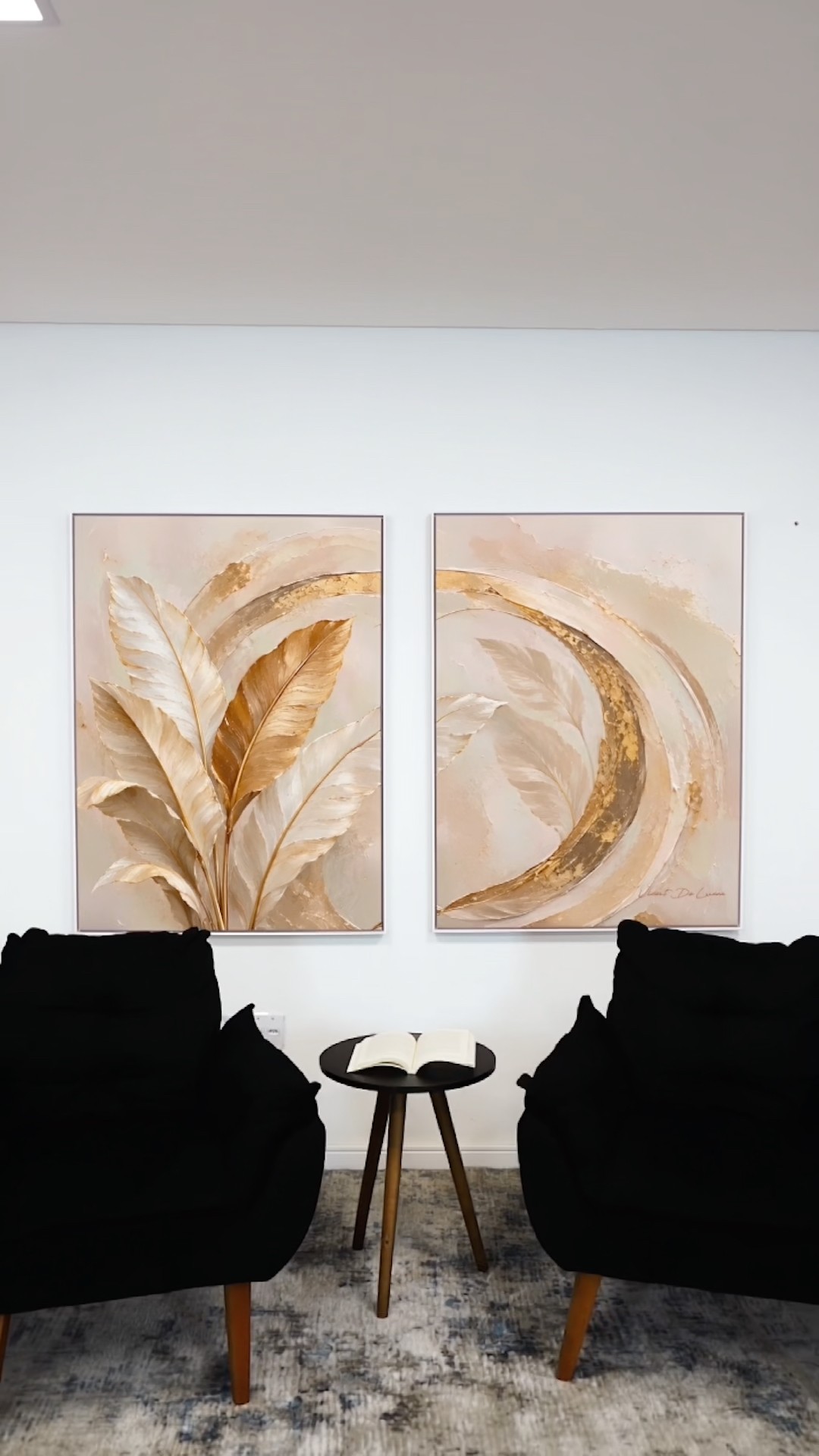 Vídeo de Quadro Abstrato Pinceladas e Folhas Douradas 2 Peças