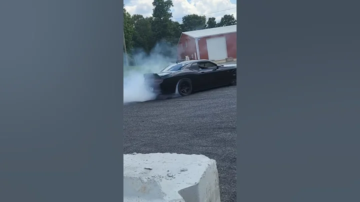 Hellcat going crazy sliding at legal slideshow