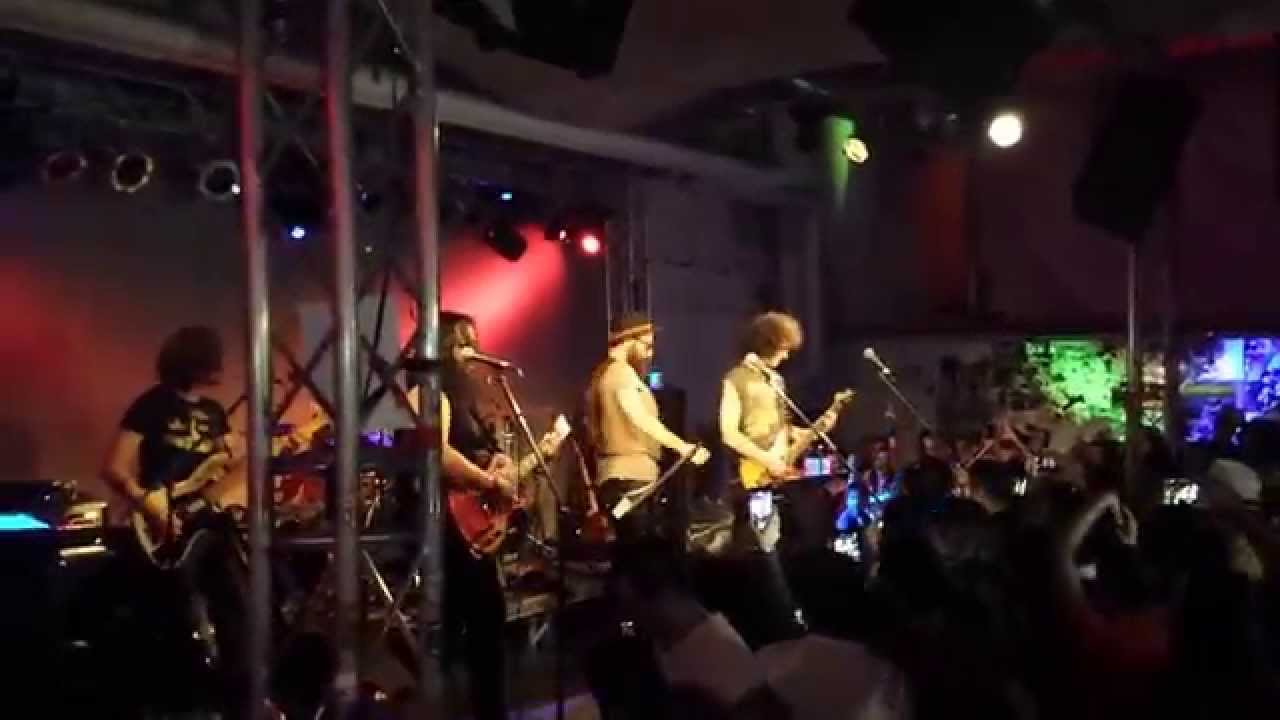 مجید کاظمی و شاهین...ورود شاهین به سن کنسرت و اجرای ترانه  (( عاصی ))