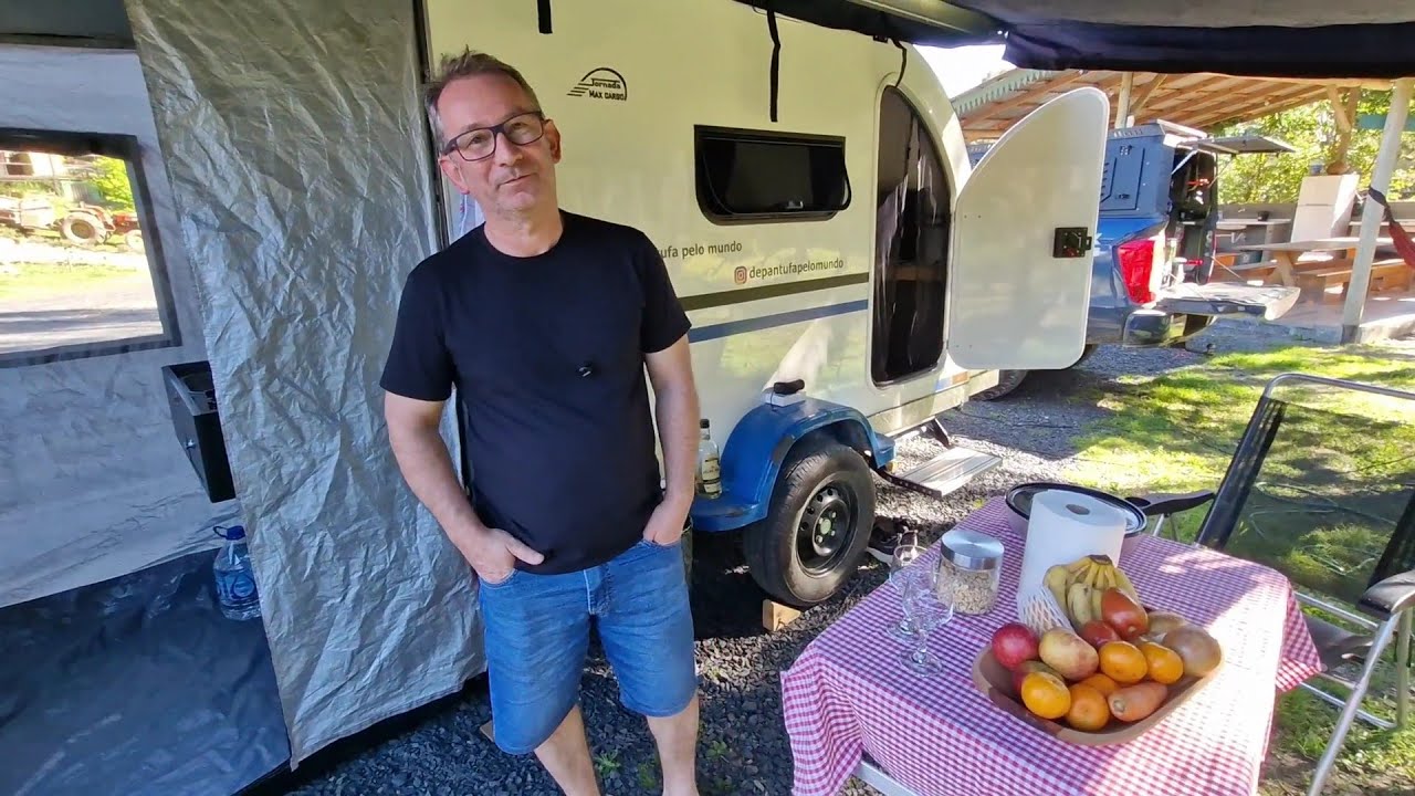 VENDIDO Ele fez milagre - um minitrailer artesanal com banheiro, quarto e cozinha - Família Catarina