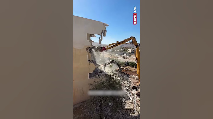 Filistinli bir kadın, Ramallah'ta işgalci İsrail güçlerinin evini yıkışını çaresizce izledi