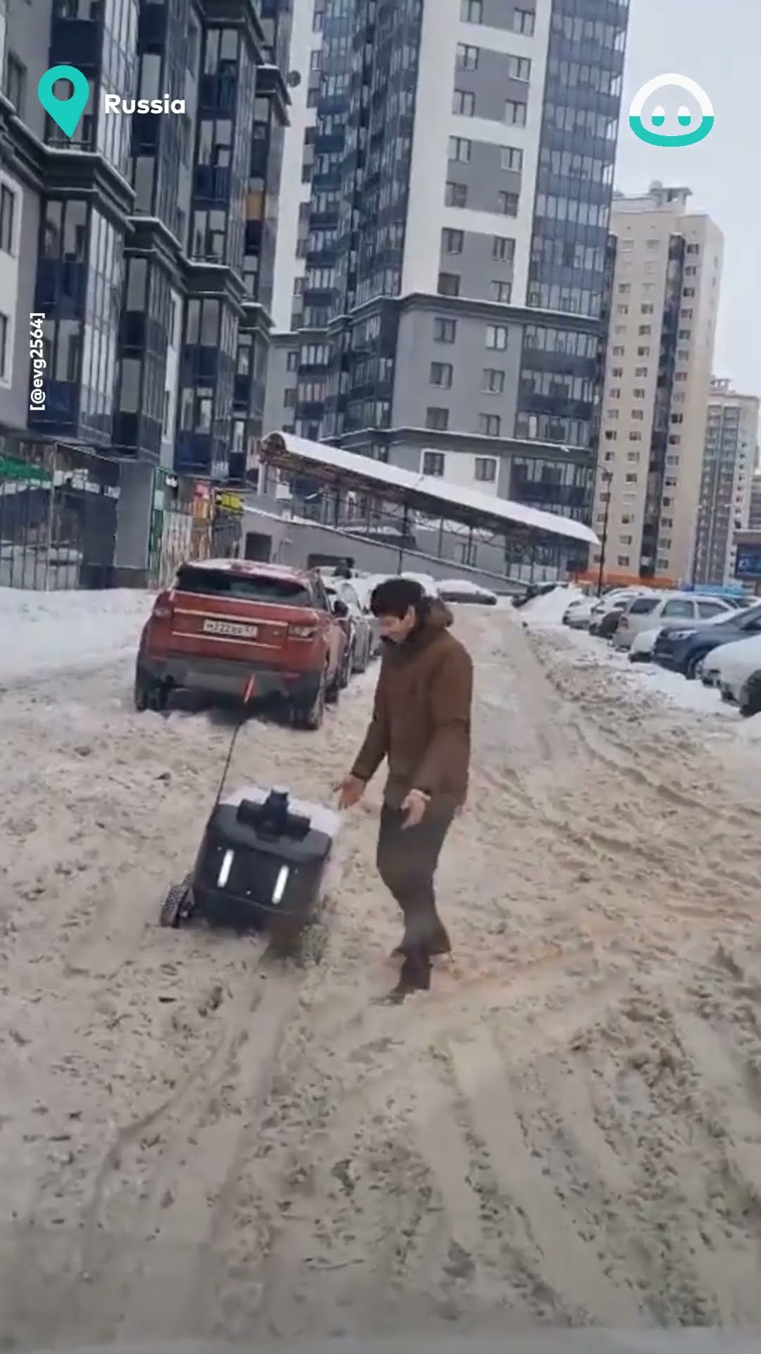 Delivery Robot Stuck In Snow || ViralHog