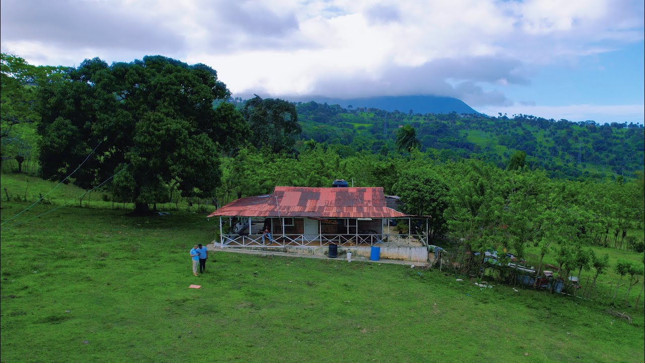 HERMOSA FINCA DE 100 TAREAS CON CASA Y TÍTULO EN VENTA EN PUERTO PLATA, República Dominicana.