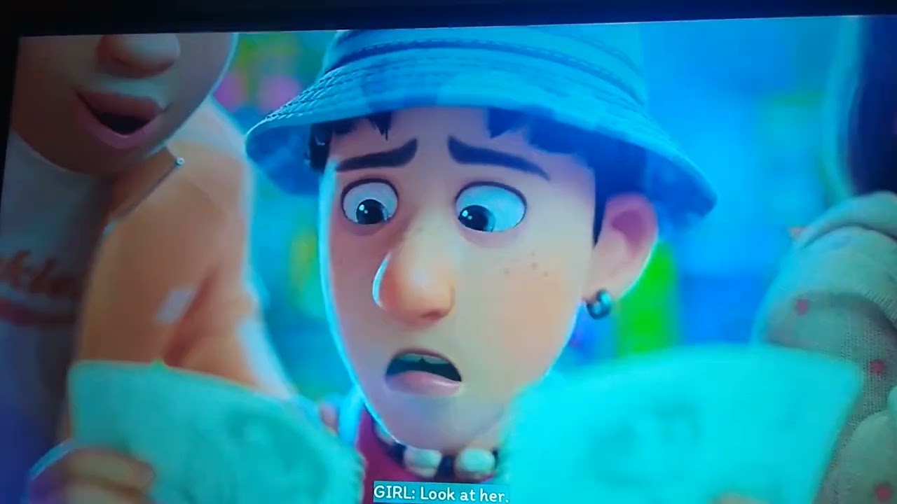 Turning Red- Mei Mei Drawing Pictures And Gets Embarrassed In The Daisy Mart