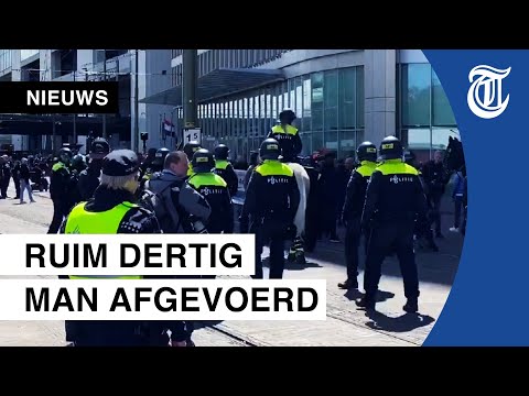 Politie houdt anti-lockdownbetogers aan bij Den Haag CS