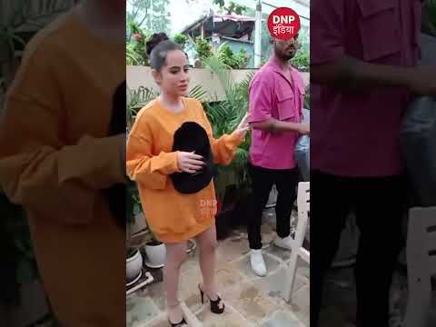 बारिश में हाई हील पहनकर निकली Urfi Javed ने दिखाई दरियादिली, लोग हुए फैन|| DNP INDIA