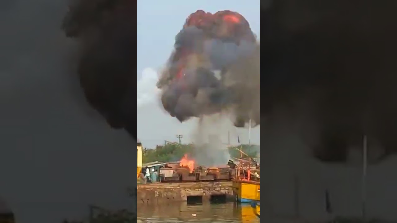 kakinada Fishing Harbour lo pedhaa pramadam 😲🙆don't skip watch it  || Fishers king YouTube channel