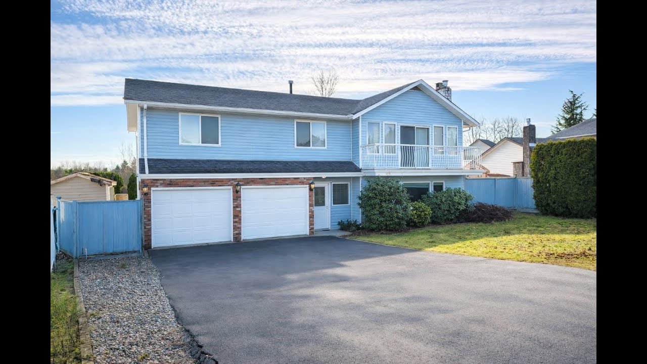 Prime Pitt Meadows lot (8,277sf 80x110) with 2455 sqft 4 bed, 3 bath home on quiet street