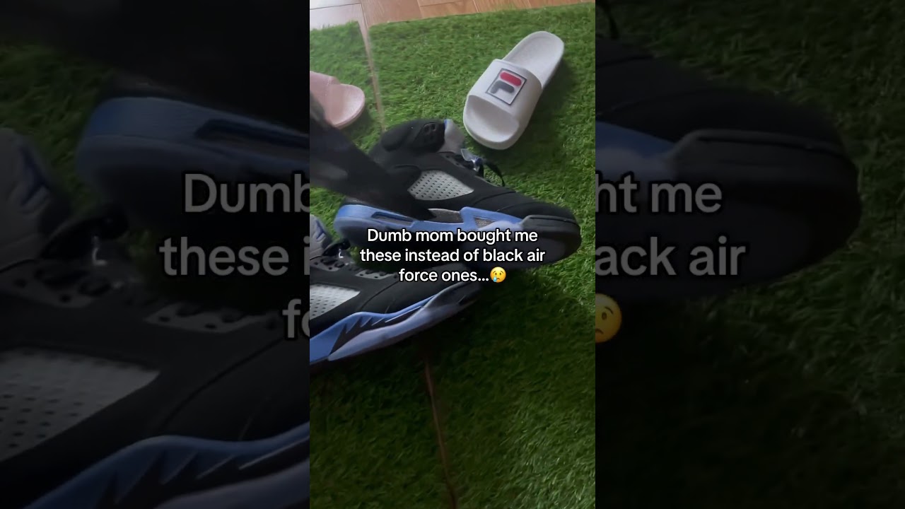 Dumb mom bought me these instead of black air force ones...😢 