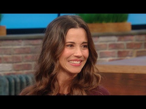 Best Gift: Linda Cardellini 8x12 Inch Canvas