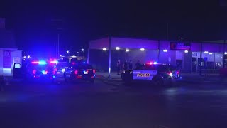 Man shot by security guard after confrontation outside body shop in southwest San Antonio, police sa