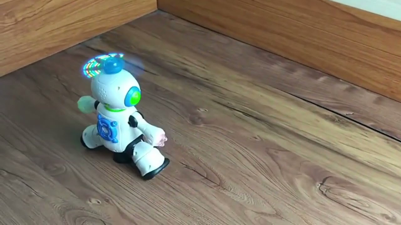 Mini Robô Cóptero Dançante Com Hélice Luzes E Sons Movimentos Giratórios  360º Com Música Presente Meninos e Meninas Crianças Cor Branca LINHA  PREMIUM SYANG