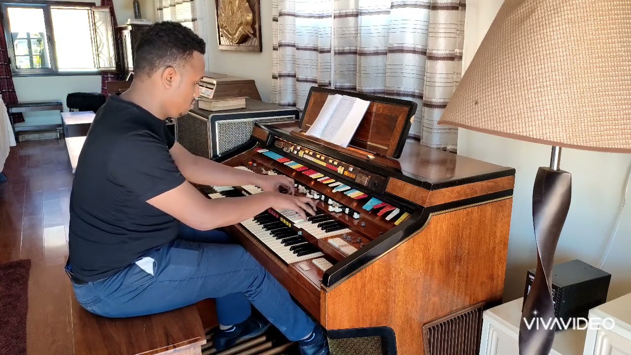 FFPM 107 - Maniry mafy aho (Beneath the Cross of Jesus)