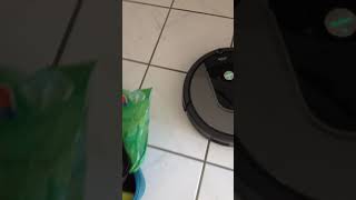 iRobot Roomba 960 объезд ножек на кухне/ iRobot Roomba 960 bypass legs in the kitchen