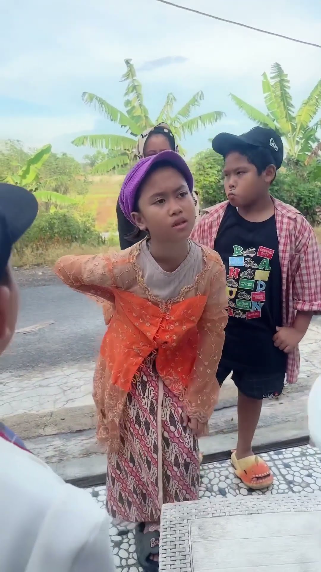 Vidio kocak dan gokil @nyaikembang1nyaikembang1 /kisah nenek baik?