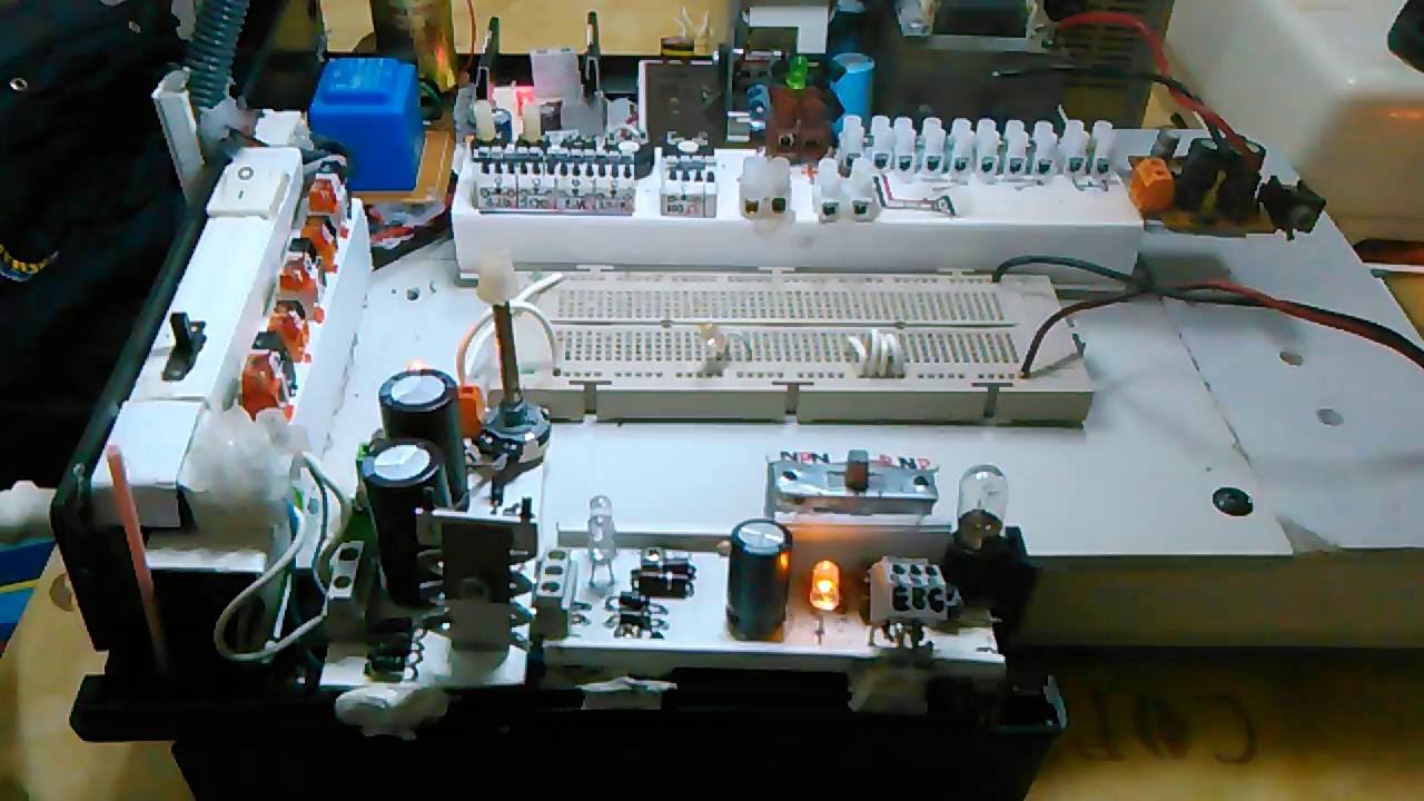 MI LABORATORIO DE ELECTRÓNICA.COMPROBADOR DE CIRCUITOS ANALÓGICO Y DIGITAL CON MATERIALES RECICLADOS