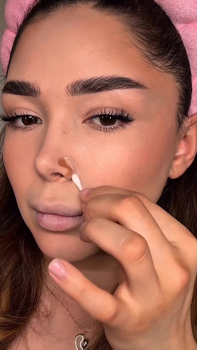 Ye hack try kiya? Nose instantly slim 😍 #nosecontour #makeuphacks #beautyshorts #trendingshorts