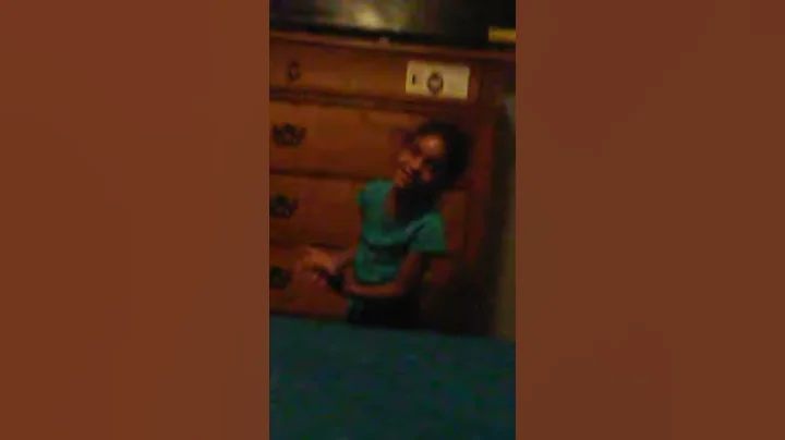 Alicia bates weird dancing but ok ig!!??