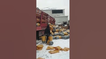 Gas Cylinder Unloading Process Explained - Good tools and machinery make work easy