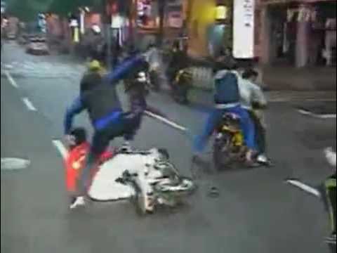 海外の族 韓国の暴走族は動きが独特だ バイク ヒュースン乗り Youtube 海外の族 韓国の暴走族は動きが独特だ バイク ヒュースン乗り Youtube