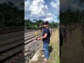 Bapak-Bapak Sombong Pamer Mainan Isyarat Lampu Sinyal Kereta Api #palangpintukeretaapi