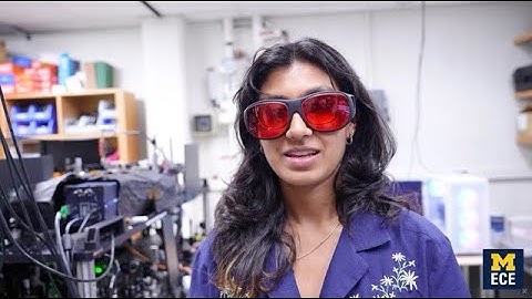 Building an atomic mirror for future quantum architectures