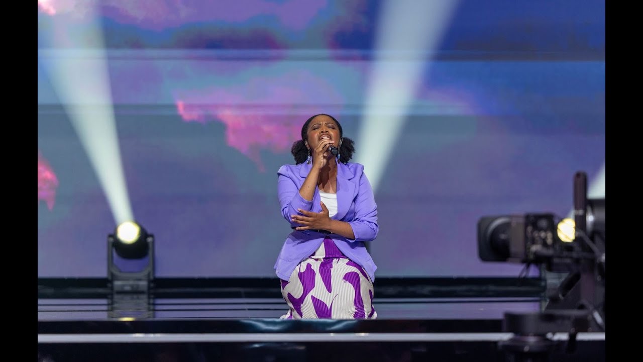 Assoiffé de Dieu/ Tu es là / T'adorer/Nous t'adorons - Estelle POUHA & ICC MUSIQUE