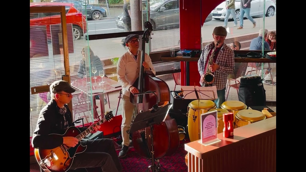 BAR QUATTRO - Moon River