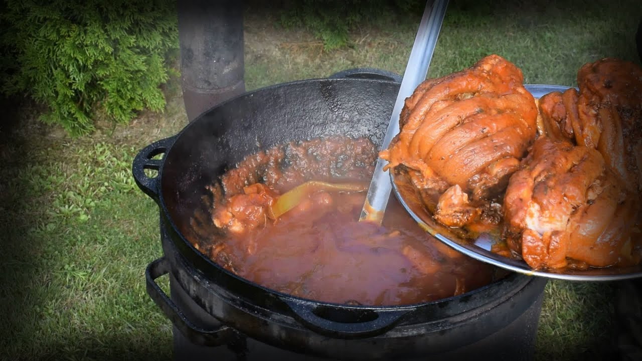 Kiaulienos karka kazane, pomidorų sultyse / Pork loin in kazan, tomato juice