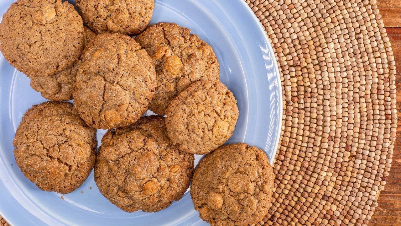 How To Make Gingerbread Latte Cookies By Sarah Michelle Gellar | Rachael Ray Show