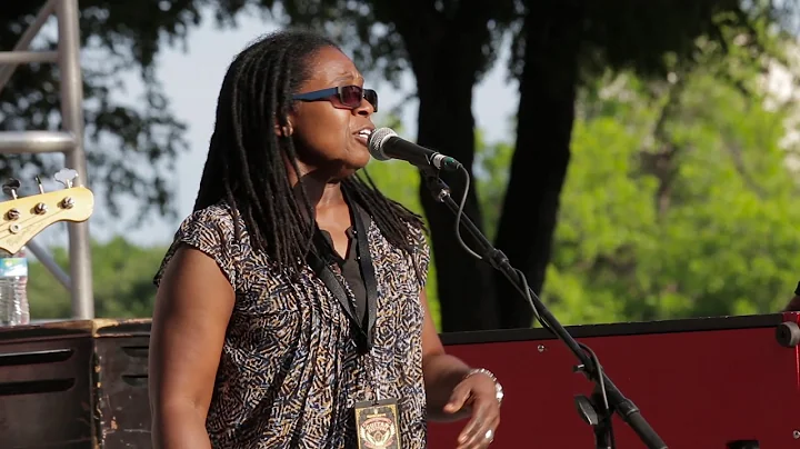 Robben Ford & Ruthie Foster - "Call It Stormy Mond...