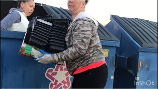 Biggest dumpster food jackpot ever found !!