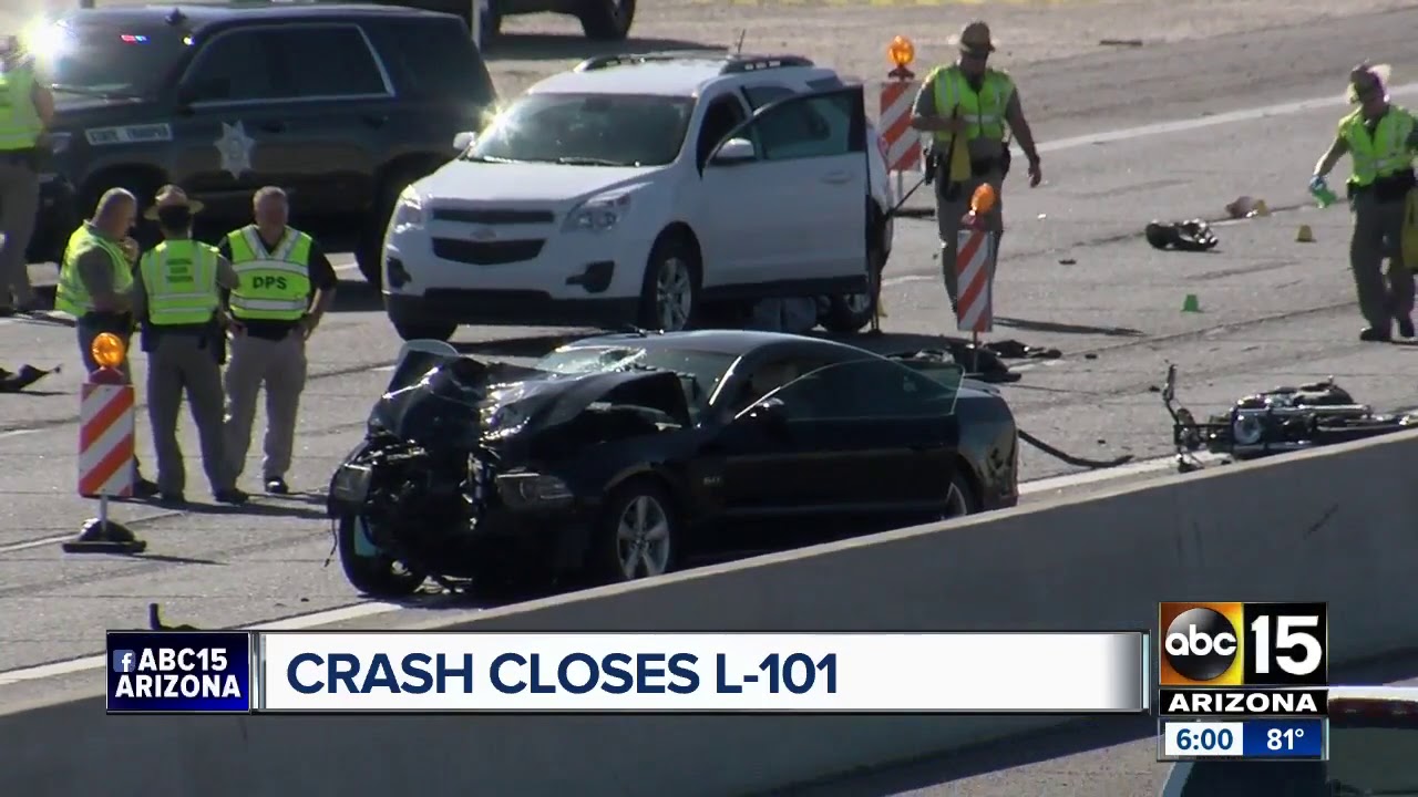 Fatal crash closes Loop 101 - YouTube