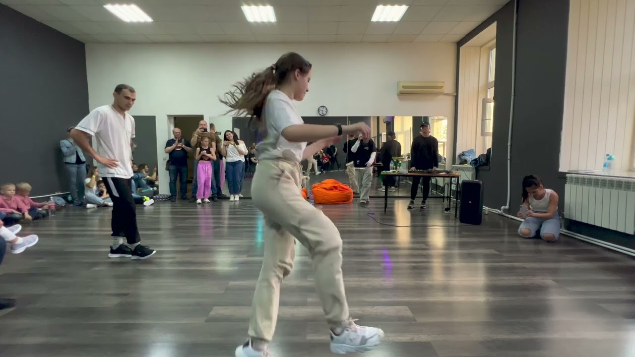 Слева танцор из Керчи - Маколов Евгений, справа Чемпионка в Shuffle-PRO - Екатерина Сальникова