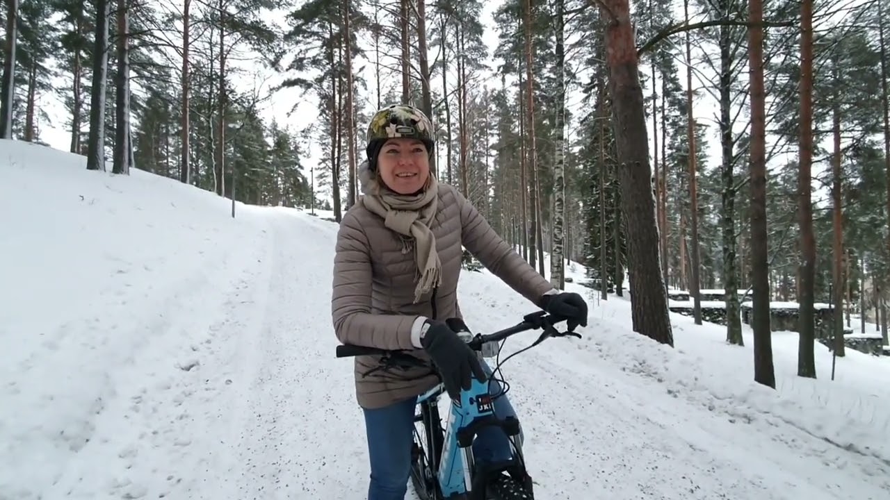 Sähköpyörän luovutus testiin Henna Virkkuselle 29.12.2022