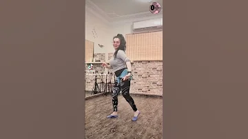 الرقص على الأغاني هما الحلوين 