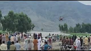 عملیات نجات افراد گیرمانده در سیلاب‌های ننگرهار | Locals trapped in Nangarhar floods rescued