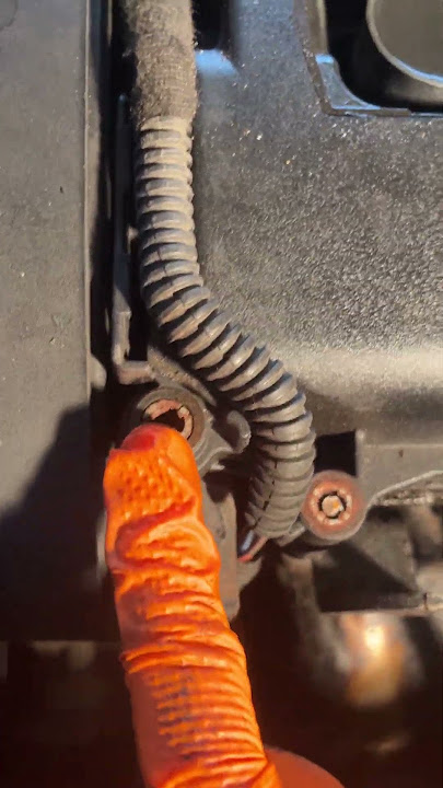 Lazy fix nearly ruined this Vauxhall Astra! 😤 #VauxhallAstra #CarRepair #mechanicfails  #diycarfix