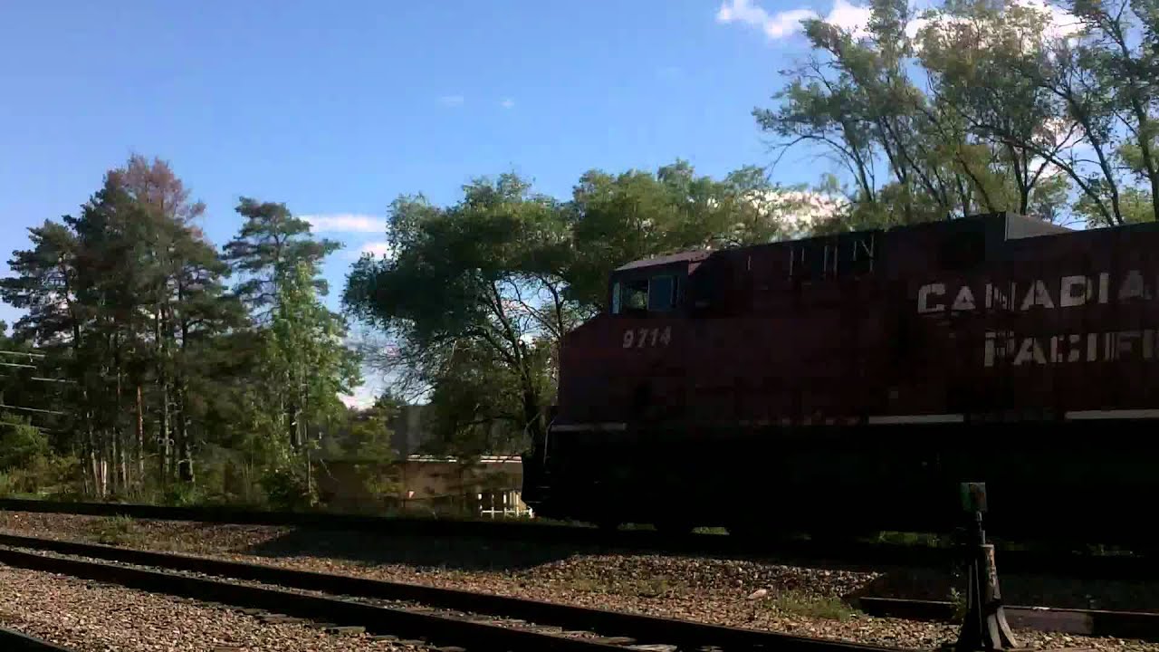 RACE ! CP 240 with USA HOLIDAY UNIT & CP 8222 at the Jct - YouTube