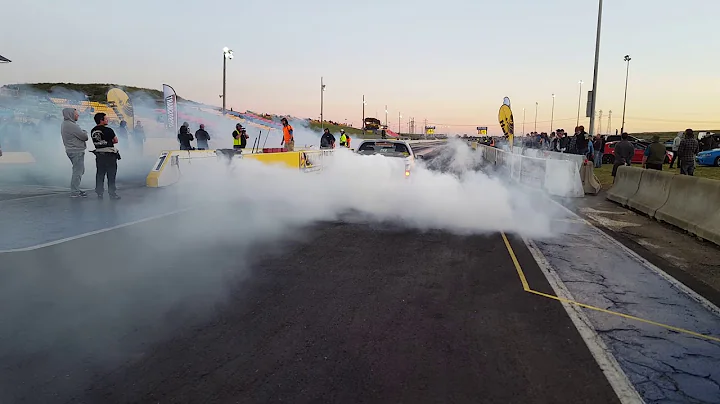 VZ SS Thunder Ute Burnout