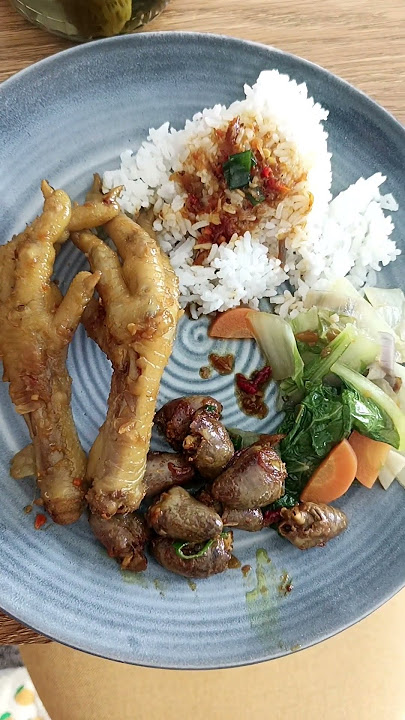 makan ceker ayam #enak #masaklagi #cooking #masakancepat #belajarmasakyuk #yummy #yummmmy