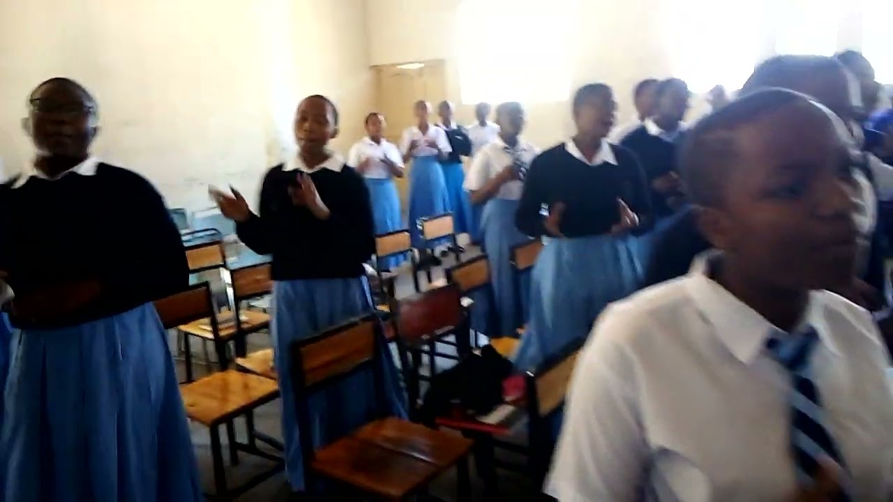 SHULE YA SECONDARY MSALATO GIRLS  WAKIMSIFU MUNGU KATIKA ROHO NA KWELI ✍️💯