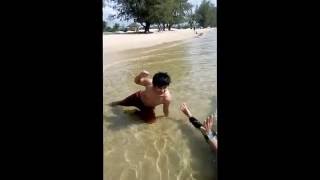 mannequin challenge at beach