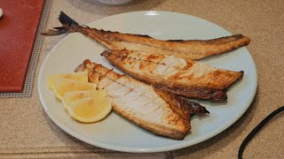 Grilled Mackerel using the Fish Roaster. フィッシュロースターを使ってサバ焼き