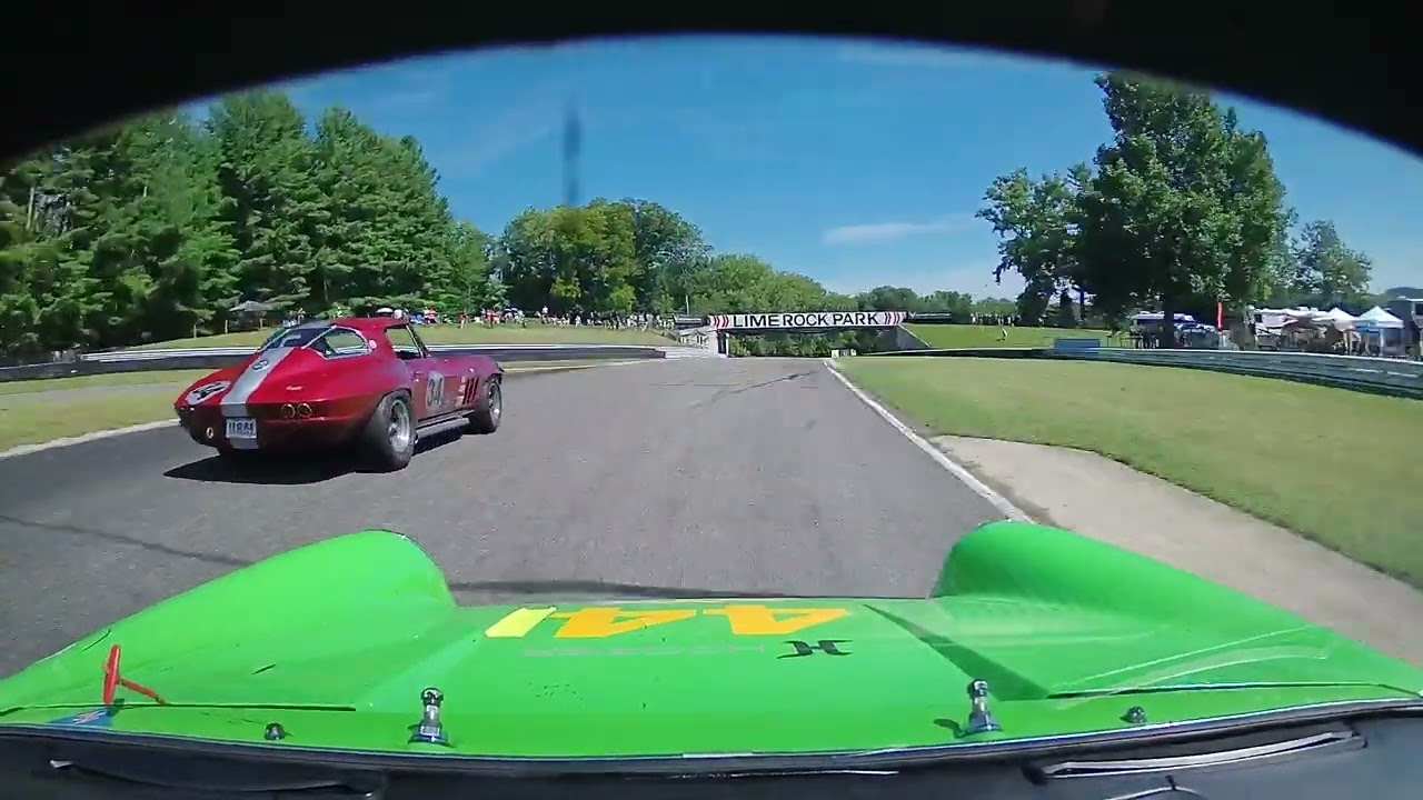 Lime Rock Fall Vintage Festival 2023, Saturday race start, Group 8 - Big Bore and Porsche