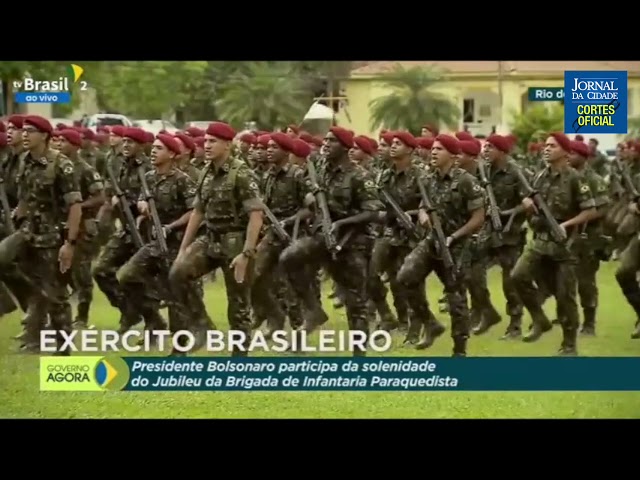 sddefault Em momento emocionante, Bolsonaro comanda tropa de paraquedistas da Infantaria (veja o vídeo)