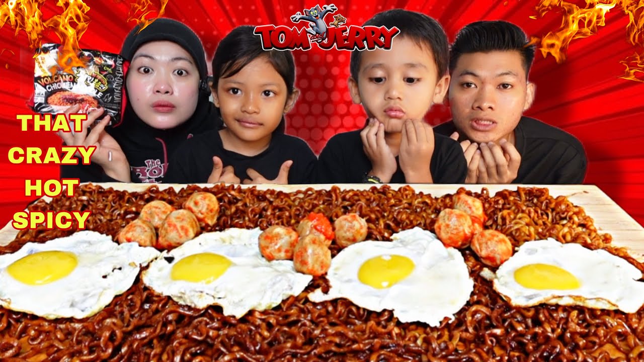 EATING VOLCANO CHICKEN NOODLE❗️CACA TAK PUAS HATI DENGAN RAYYAN  DAN PAKSU 😱‼️