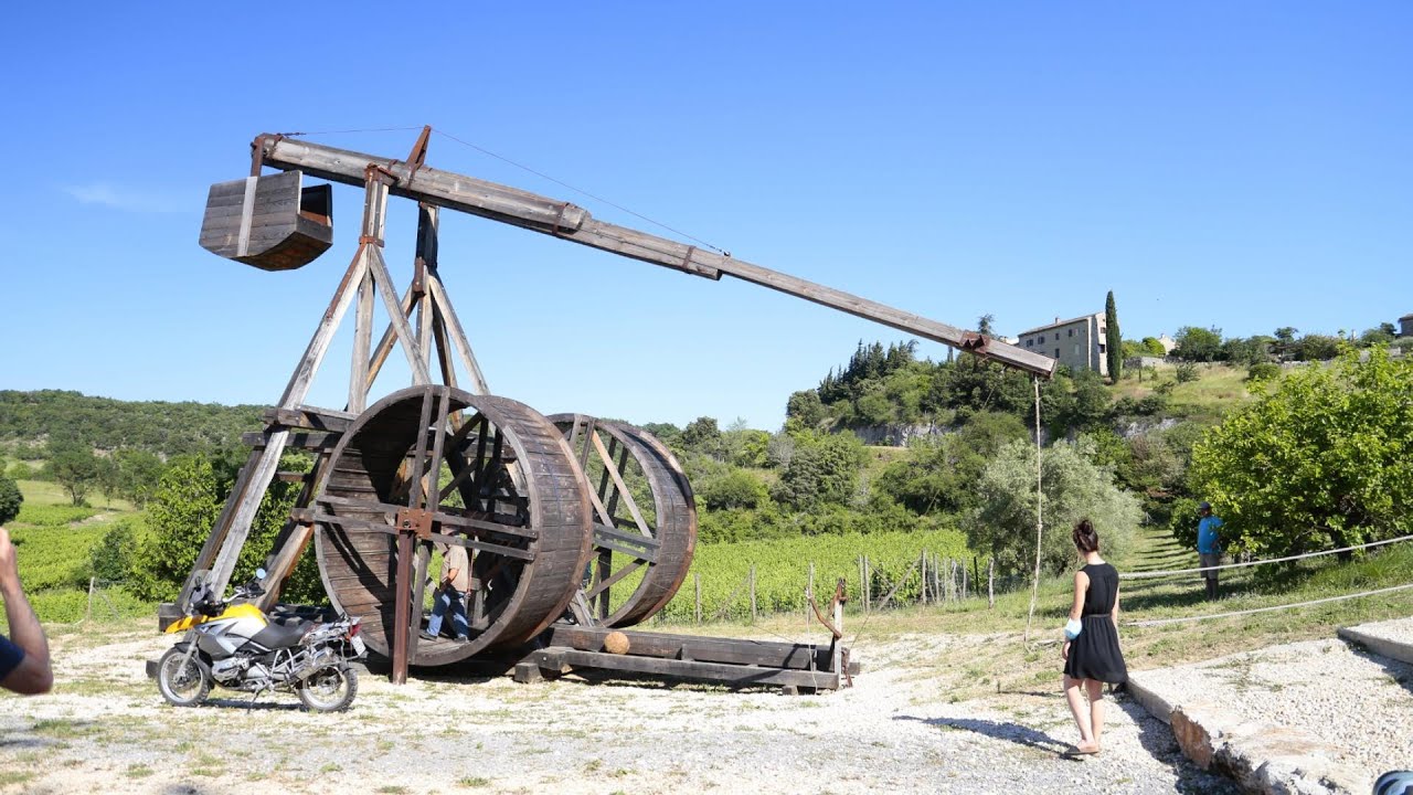 Steinschleuder Die Burg der Herren von Roure in der Ardèche, Labastide de Virac