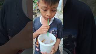 Lomba minum es teh manis satu ember #shorts